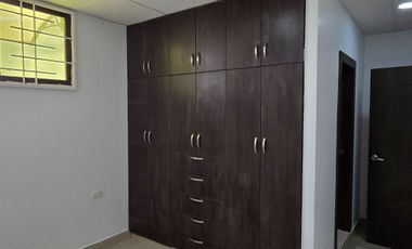 Vendo Casa de 4 Dormitorios c/u con Baño en Villa del Rey - Rey Carlos