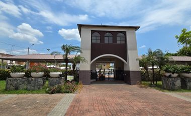 Vendo Casa de 4 Dormitorios c/u con Baño en Villa del Rey - Rey Carlos