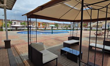 Vendo Casa de 4 Dormitorios c/u con Baño en Villa del Rey - Rey Carlos