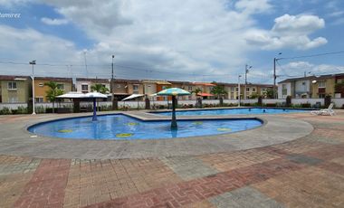 Vendo Casa de 4 Dormitorios c/u con Baño en Villa del Rey - Rey Carlos