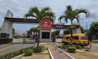 Vendo Casa de 4 Dormitorios c/u con Baño en Villa del Rey - Rey Carlos