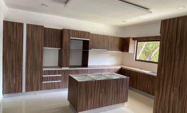 SE VENDE HERMOSA CASA CON ALBERCA EN PLAYA DEL CARMEN A 5 MINUTOS DE LA PLAYA DE ENTREGA INMEDIATA