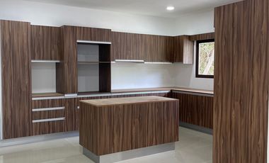 SE VENDE HERMOSA CASA CON ALBERCA EN PLAYA DEL CARMEN A 5 MINUTOS DE LA PLAYA DE ENTREGA INMEDIATA