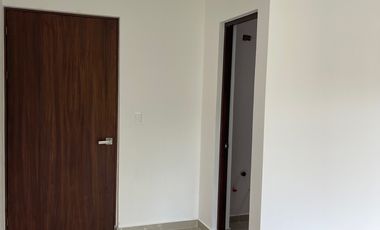 SE VENDE HERMOSA CASA CON ALBERCA EN PLAYA DEL CARMEN A 5 MINUTOS DE LA PLAYA DE ENTREGA INMEDIATA