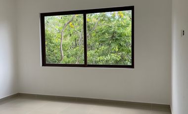 SE VENDE HERMOSA CASA CON ALBERCA EN PLAYA DEL CARMEN A 5 MINUTOS DE LA PLAYA DE ENTREGA INMEDIATA