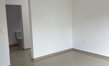 SE VENDE HERMOSA CASA CON ALBERCA EN PLAYA DEL CARMEN A 5 MINUTOS DE LA PLAYA DE ENTREGA INMEDIATA