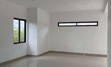 SE VENDE HERMOSA CASA CON ALBERCA EN PLAYA DEL CARMEN A 5 MINUTOS DE LA PLAYA DE ENTREGA INMEDIATA