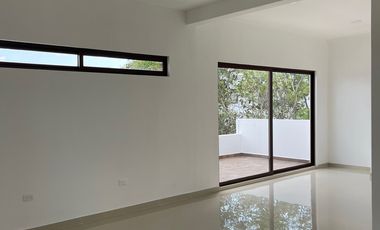 SE VENDE HERMOSA CASA CON ALBERCA EN PLAYA DEL CARMEN A 5 MINUTOS DE LA PLAYA DE ENTREGA INMEDIATA
