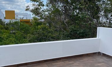 SE VENDE HERMOSA CASA CON ALBERCA EN PLAYA DEL CARMEN A 5 MINUTOS DE LA PLAYA DE ENTREGA INMEDIATA