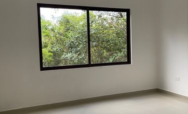 SE VENDE HERMOSA CASA CON ALBERCA EN PLAYA DEL CARMEN A 5 MINUTOS DE LA PLAYA DE ENTREGA INMEDIATA