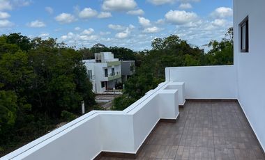 SE VENDE HERMOSA CASA CON ALBERCA EN PLAYA DEL CARMEN A 5 MINUTOS DE LA PLAYA DE ENTREGA INMEDIATA