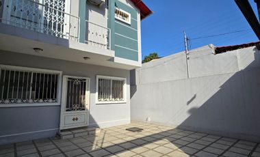 Vendo Moderna Casa en Ciudadela Guayacanes 2 Plantas en Sector Cerrado