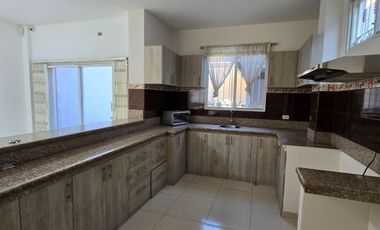 Vendo Moderna Casa en Ciudadela Guayacanes 2 Plantas en Sector Cerrado