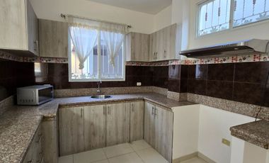 Vendo Moderna Casa en Ciudadela Guayacanes 2 Plantas en Sector Cerrado
