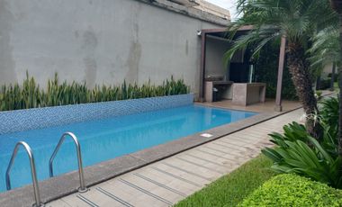 Departamento amoblado de alquiler en Los Ceibos, 3 dormitorios, ascensor.