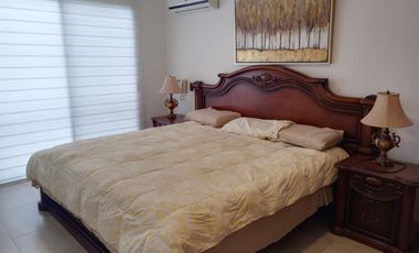 Departamento amoblado de alquiler en Los Ceibos, 3 dormitorios, ascensor.