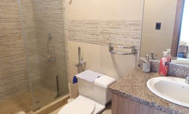 Departamento amoblado de alquiler en Los Ceibos, 3 dormitorios, ascensor.