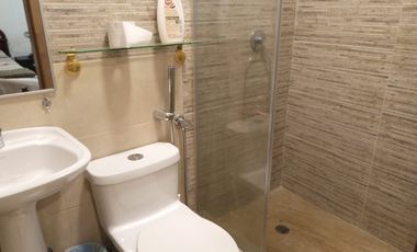 Departamento amoblado de alquiler en Los Ceibos, 3 dormitorios, ascensor.