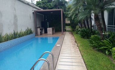 Departamento amoblado de alquiler en Los Ceibos, 3 dormitorios, ascensor.