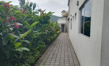 Departamento amoblado de alquiler en Los Ceibos, 3 dormitorios, ascensor.