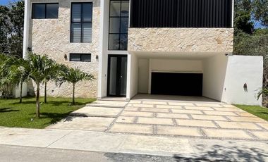 EN VENTA EXCLUSIVA RESIDENCIA CON ALBERCA PRIVADA EN PLAYA DEL CARMEN A 7 MINUTOS DE LA HERMOSA PLAYA XPU-HA