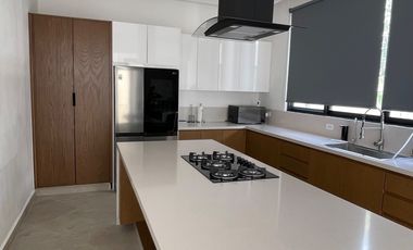 EN VENTA EXCLUSIVA RESIDENCIA CON ALBERCA PRIVADA EN PLAYA DEL CARMEN A 7 MINUTOS DE LA HERMOSA PLAYA XPU-HA