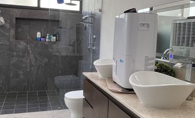 EN VENTA EXCLUSIVA RESIDENCIA CON ALBERCA PRIVADA EN PLAYA DEL CARMEN A 7 MINUTOS DE LA HERMOSA PLAYA XPU-HA