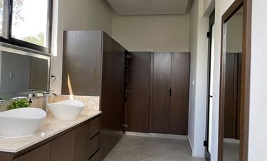 EN VENTA EXCLUSIVA RESIDENCIA CON ALBERCA PRIVADA EN PLAYA DEL CARMEN A 7 MINUTOS DE LA HERMOSA PLAYA XPU-HA