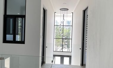 EN VENTA EXCLUSIVA RESIDENCIA CON ALBERCA PRIVADA EN PLAYA DEL CARMEN A 7 MINUTOS DE LA HERMOSA PLAYA XPU-HA