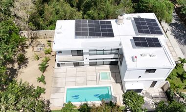 EN VENTA EXCLUSIVA RESIDENCIA CON ALBERCA PRIVADA EN PLAYA DEL CARMEN A 7 MINUTOS DE LA HERMOSA PLAYA XPU-HA