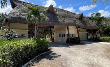 EN VENTA EXCLUSIVA RESIDENCIA CON ALBERCA PRIVADA EN PLAYA DEL CARMEN A 7 MINUTOS DE LA HERMOSA PLAYA XPU-HA