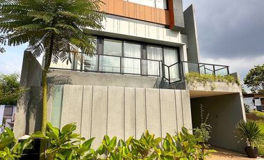 Dijual Unit Rumah Siap Huni Full Furnished Dengan Kolam Renang Pribadi Di Cipinang Jakarta Timur Dekat Ke Rawamangun [AR169]