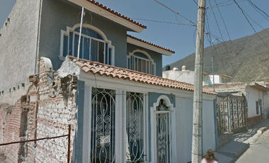 CASA EN VENTA CON 3 HABITACIONES EN LA COLONIA JOCOTEPEC