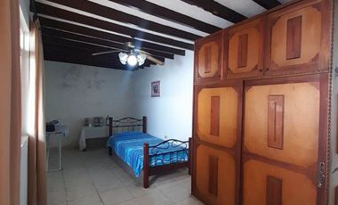 VENDO CASA AMPLIA, ECXELENTE UBICACION, POTENCIAL COMERCIAL.