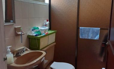 VENDO CASA AMPLIA, ECXELENTE UBICACION, POTENCIAL COMERCIAL.