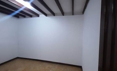 VENDO CASA AMPLIA, ECXELENTE UBICACION, POTENCIAL COMERCIAL.
