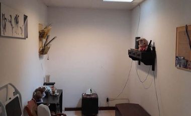 VENDO CASA AMPLIA, ECXELENTE UBICACION, POTENCIAL COMERCIAL.