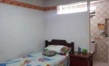 VENDO CASA AMPLIA, ECXELENTE UBICACION, POTENCIAL COMERCIAL.