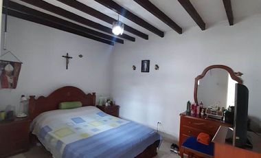 VENDO CASA AMPLIA, ECXELENTE UBICACION, POTENCIAL COMERCIAL.