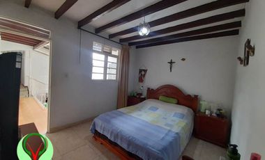 VENDO CASA AMPLIA, ECXELENTE UBICACION, POTENCIAL COMERCIAL.
