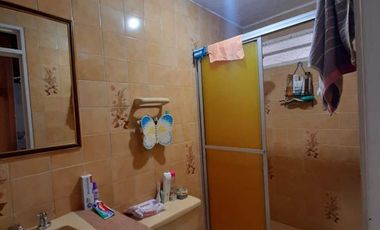VENDO CASA AMPLIA, ECXELENTE UBICACION, POTENCIAL COMERCIAL.
