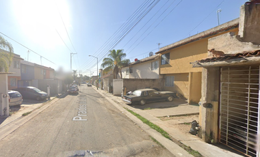 CASA DE RECUPERACIÓN BANCARIA EN CALLE PEDRO DE LOS PINOS, COL. PRADOS DE LA CRUZ IV, TONALÁ, JALISCO. ¡NO SE ACEPTAN CRÉDITOS!