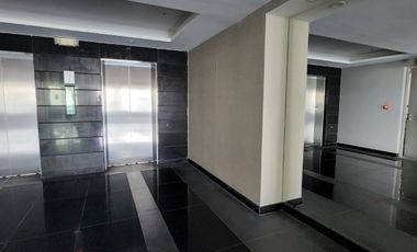 ¡Oportunidad Vendo Suite en Edificio Quo Luxury Apartments, frente Mall del Sol!