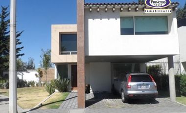CASA EN RENTA FRACC. BOSQUES DE LOS ENCINOS, OCOYOACAC