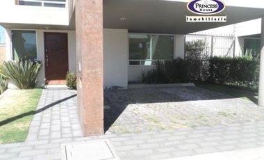 CASA EN RENTA FRACC. BOSQUES DE LOS ENCINOS, OCOYOACAC