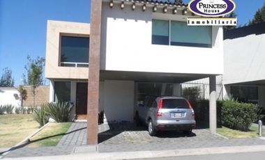 CASA EN RENTA FRACC. BOSQUES DE LOS ENCINOS, OCOYOACAC