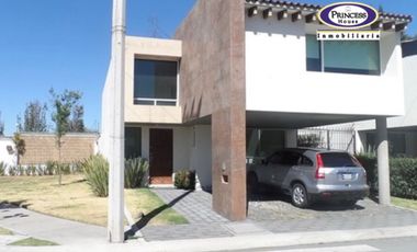 CASA EN RENTA FRACC. BOSQUES DE LOS ENCINOS, OCOYOACAC