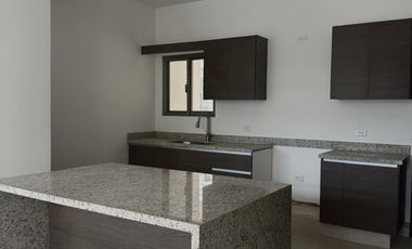 EN VENTA HERMOSA CASA CON ALBERCA EN AQUA RESIDENCIAL EN UNOS DE LOS RESIDENCIALES MAS EXCLUSIVOS DE CANCUN