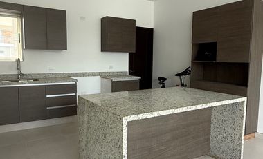 EN VENTA HERMOSA CASA CON ALBERCA EN AQUA RESIDENCIAL EN UNOS DE LOS RESIDENCIALES MAS EXCLUSIVOS DE CANCUN