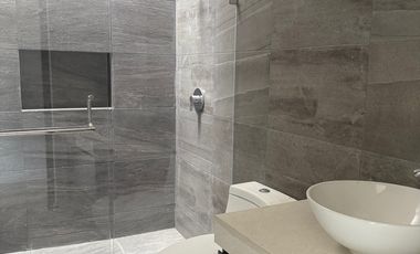 EN VENTA HERMOSA CASA CON ALBERCA EN AQUA RESIDENCIAL EN UNOS DE LOS RESIDENCIALES MAS EXCLUSIVOS DE CANCUN